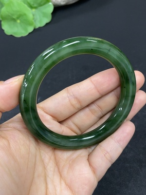H46558394 和田玉圆条手镯    圈口53.8     货品总重约38.9g