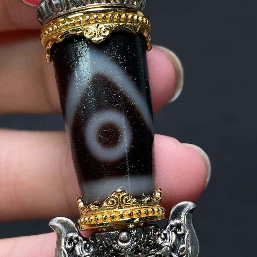 W34994526 Dzi Bead Pendant Total weight approx. 31.8g Size approx. 12.7mm