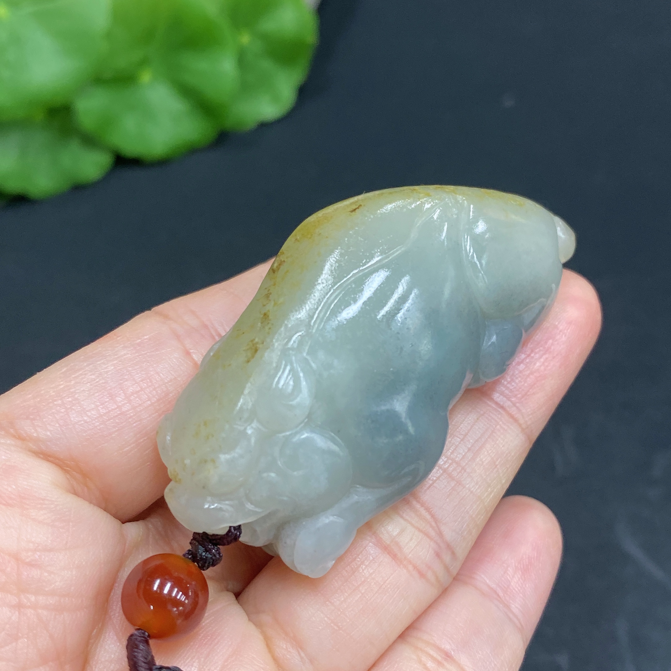 H32758935 Hetian Jade Handheld Carving Auspicious Beast