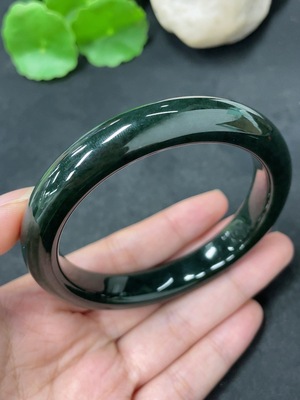 H46503941 和田玉正圈手镯 圈口60.6      货品总重约59.8g