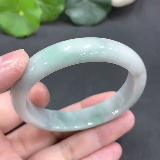 F13483268 JadeiteConcubine Bracelet, Loop Diameter 53.3, Total Weight 41.743g