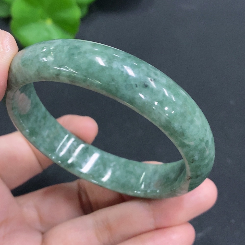 F23599515 Jadeite Round Bracelet Size 56.4 Total Weight 47.663g