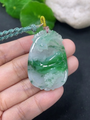 F46568569 翡翠挂件 货品总重约13.59g 含其它矿物成分