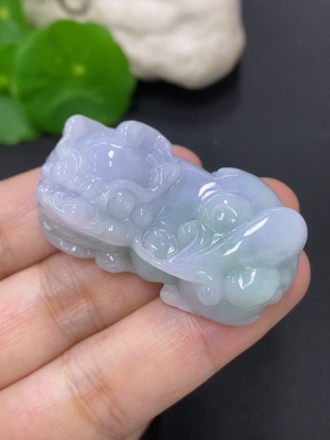 F46552475 翡翠貔貅挂件 货品总重约31.12克