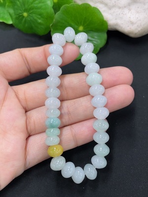 F41905900 翡翠手串 卡8.2mm左右 货品总约重20.58g