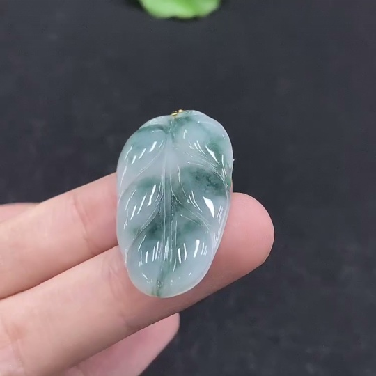 F34029629 Jadeite Leaf Pendant 18K Gold Total Weight Approximately 4.59g