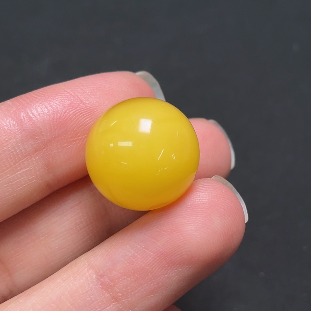 C31609044 Amber Beeswax Pendant, Total Weight Approx. 2.95g, Size 17.3mm