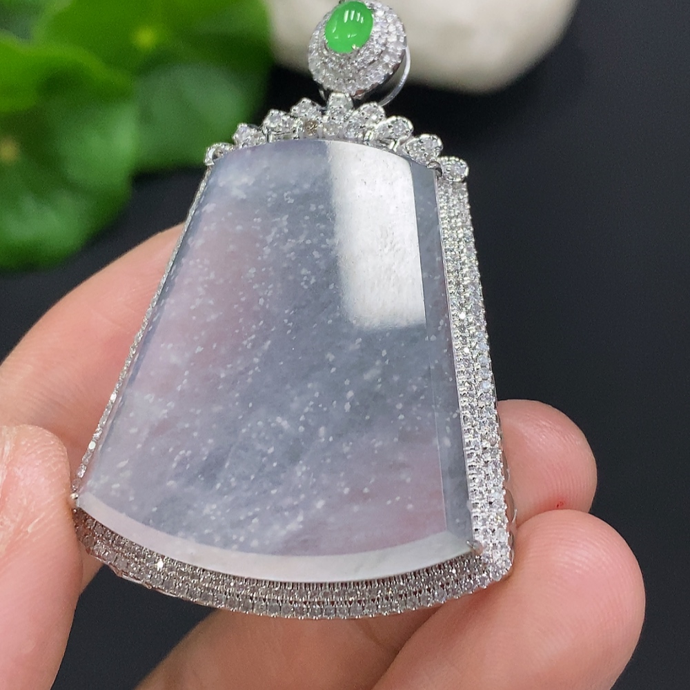 F34051109 Jadeite Plain Pendant with 18K Gold and Diamond Accents, Total Weight Approx. 9.6g