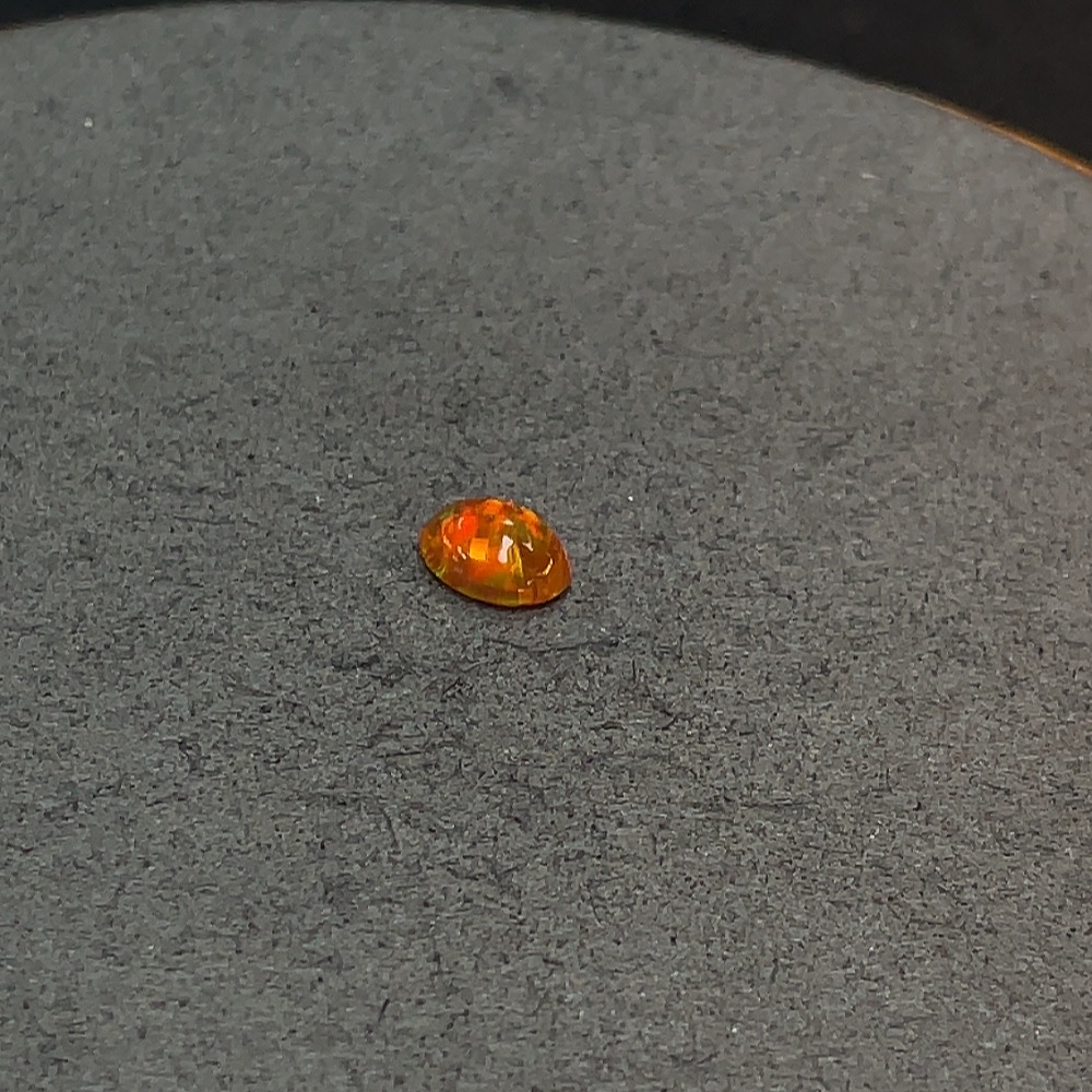 C32785569 Opal loose stone, color origin undetermined, total weight approximately 0.75 carat