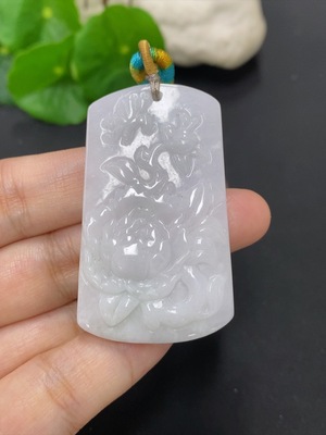 F46526143 翡翠花开富贵挂件 货品总重量约22.7克（含绳重）