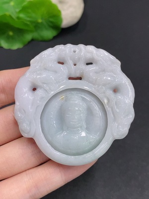 F34061060 翡翠双龙戏珠挂件 货品总重量约64.5克