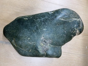 H42957547 和田玉 皮色成因未定 含其他矿物成分  货品总重约5.28kg