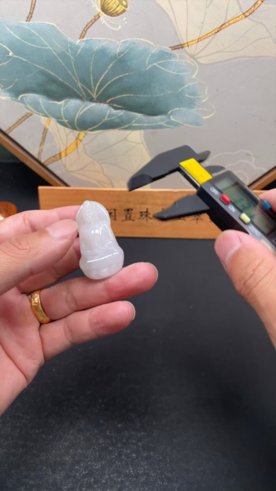 F32710122 Jadeite Guanyin Pendant Total Weight Approximately 13.4g