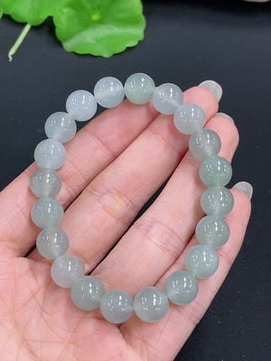 F41949292 翡翠手串  卡9.3mm左右 货品总重约29.6克