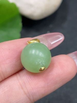 H34959331 Hetian Jade Bezel Pendant with Bead Inlay, Approx. 12mm, Suspected Gold-Plated, Total Weight Approx. 2.7g