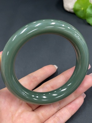 H21338719 Hetian Jade Round Bangle Size 59.3 Total Weight Approx. 81.6g