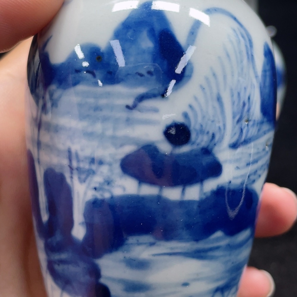 W32763289 Porcelain, Mint Condition, Late Qing Dynasty to Republic of China Blue-and-White Landscape Vase, Size as per Actual Item