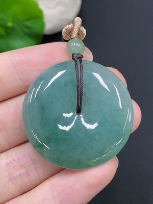 F28271430 Jadeite Safety Buckle with a total product weight of approximately 20.6 grams (including rope weight)