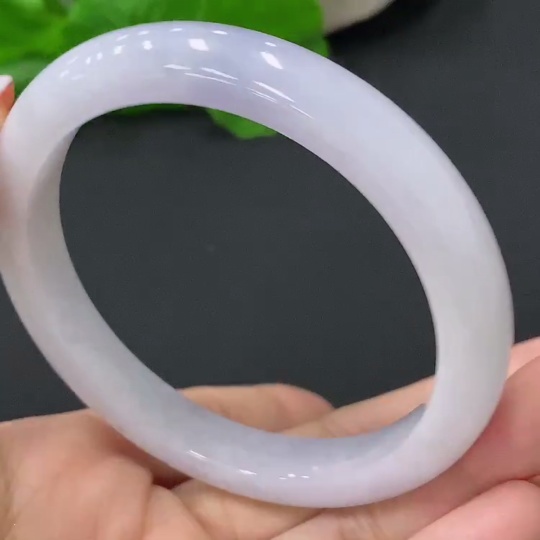 F27091350 Jadeite Round Bangle 55.5mm Circumference Approx. 40.22g Total Weight