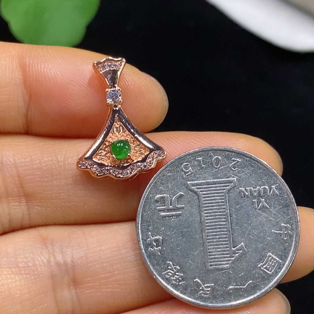 F35136796 Jadeite cabochon inlaid pendant, non-gold, total weight approximately 1.34g