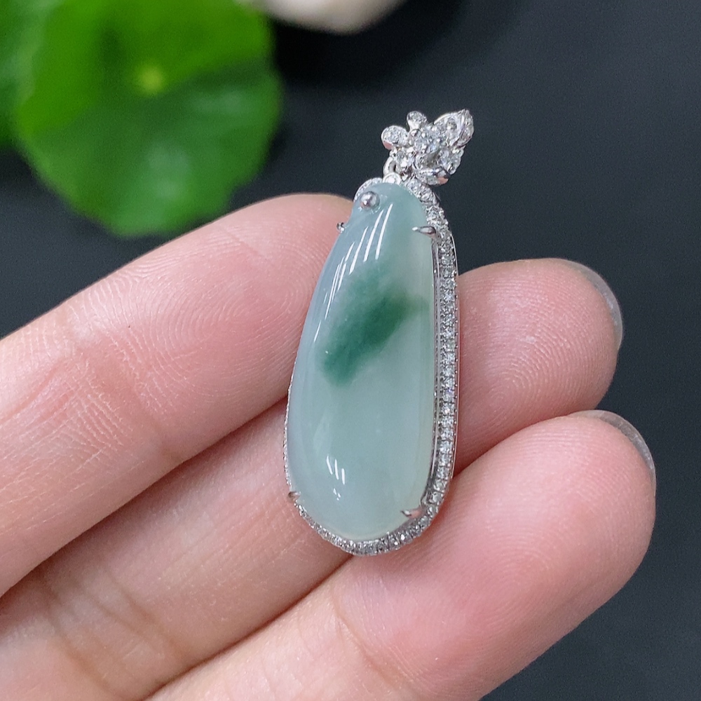 F33829278 Jadeite Inlaid Blessing Melon Pendant with 18K Gold and Diamond Accents, Total Weight Approx. 3.4g