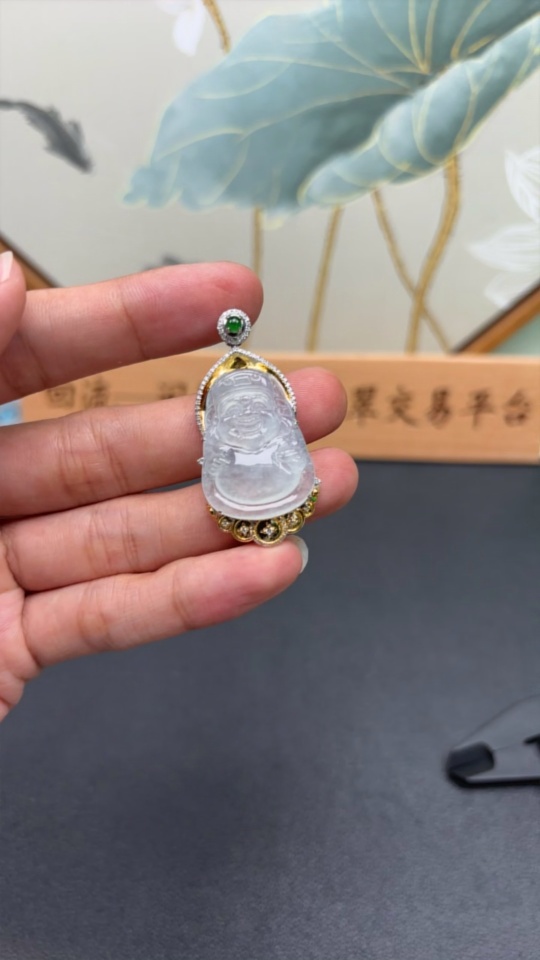 F29410950 Jadeite God of Wealth Inlaid Pendant 18K Gold Total Weight Approx. 8.1g (with Diamond Accents)