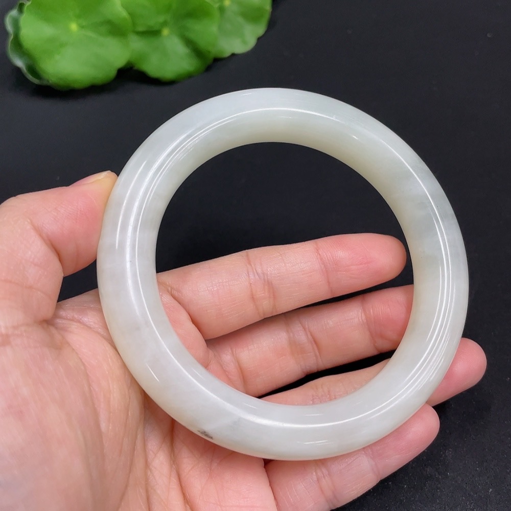 H34051878 Xiuyan jade (serpentine jade) round bangle Size 60.4 Total weight approx. 66.7g