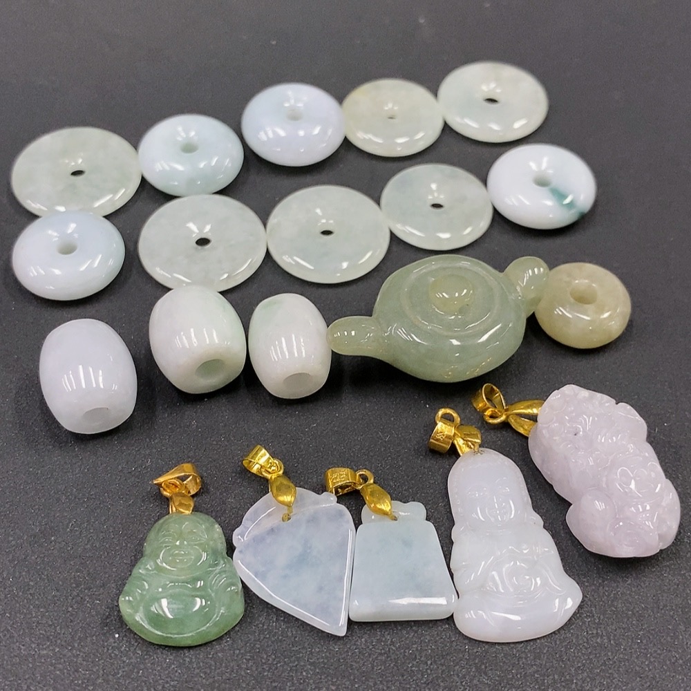 F14571884 Jadeite pendant non-gold inlaid