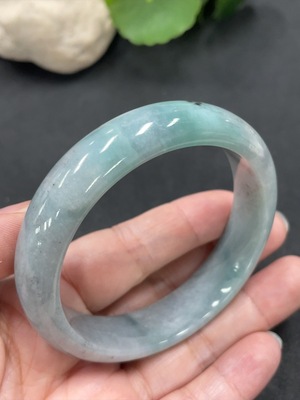 F17933743 Jadeite Round Bangle Size 55.7 Total Weight 58.419g