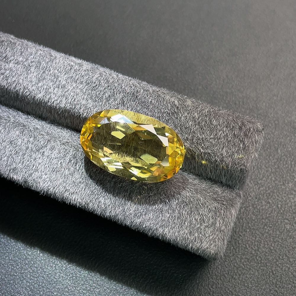 C22535912 Crystal Rough Stone Total Weight Approx. 21.94 Carats