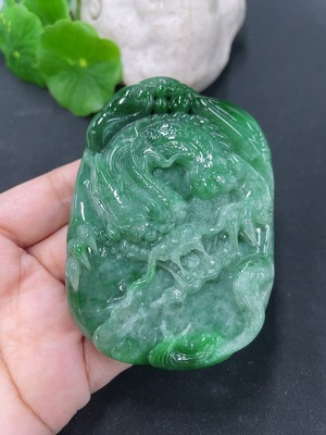 F46567371 翡翠挂件龙牌 货品总约重109.2g