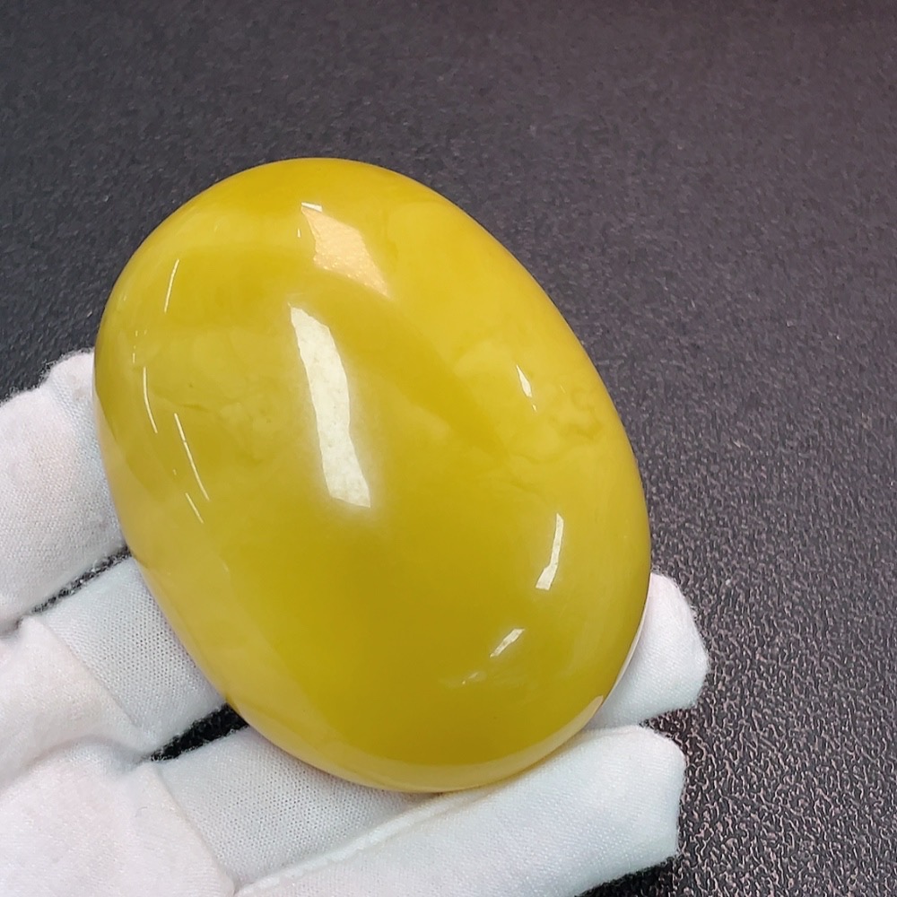 C32817208 Amber and Beeswax Pendant, Total Weight Approx. 64.66g