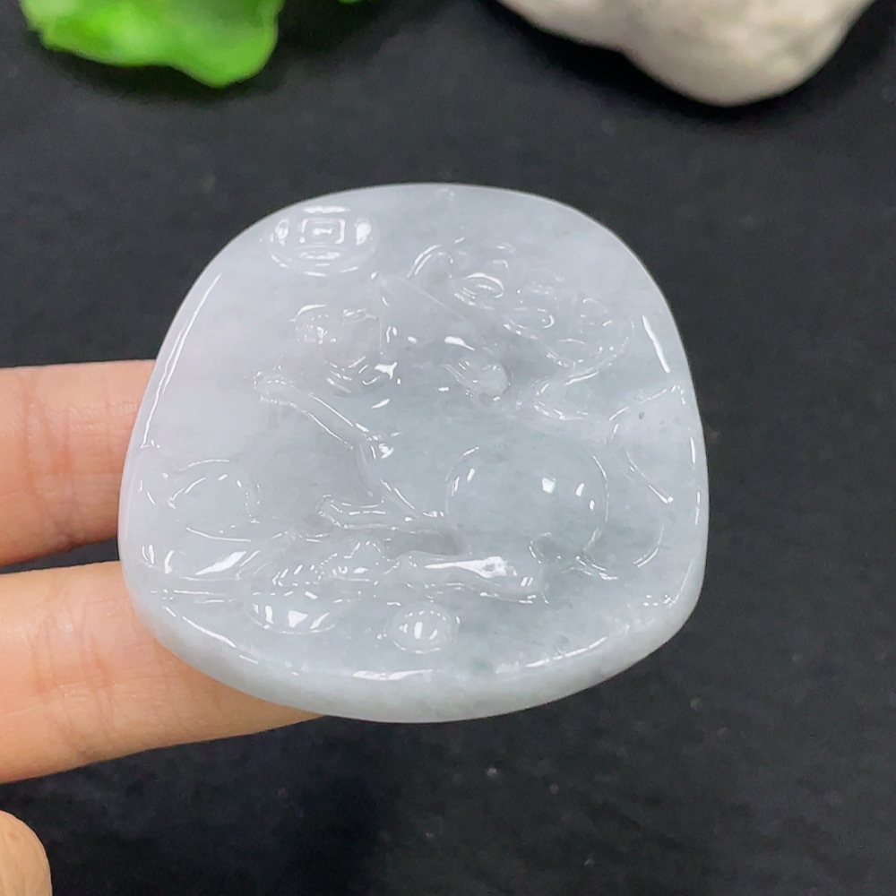 F31636927 Jadeitependant with a total weight of approximately 35.63g