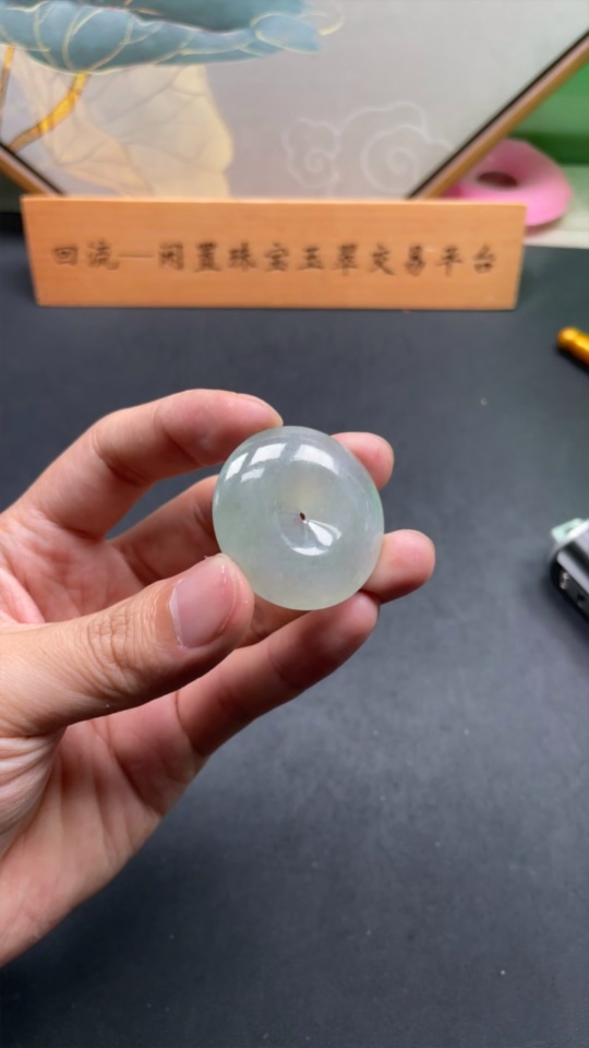 F23560726 Jadeite Peace Knot Total Weight 19.193g