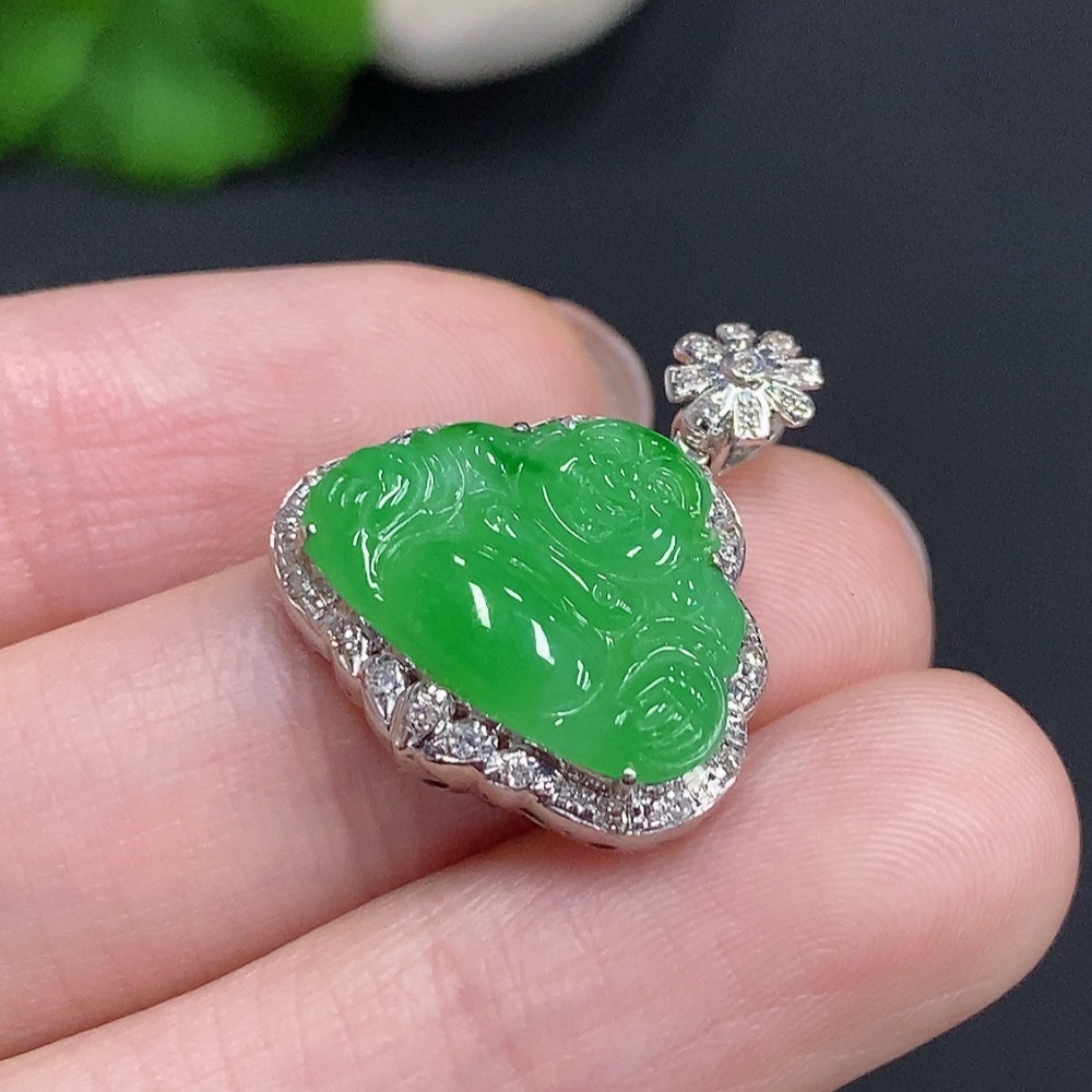 F35124895 Jadeite Buddha Pendant with 18K Gold Setting, Total Weight Approx. 2.7g (Diamond Accented)