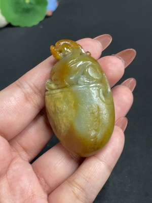 H34004887 Hetian Jade Pendant, Auspicious Beast, Total Weight Approx. 52.2g, Undetermined Skin Color Origin