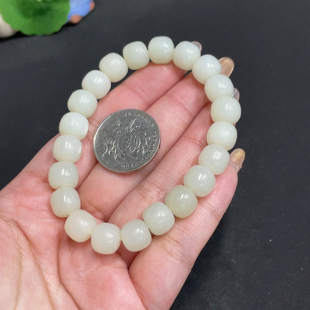 H32782341 Hetian Jade Bracelet, approx. 10mm beads, total weight approx. 36.2g