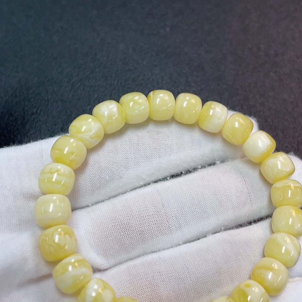 C32786213 Amber Beeswax Bracelet, Total Weight Approx.10.03g, Size About 8.8mm
