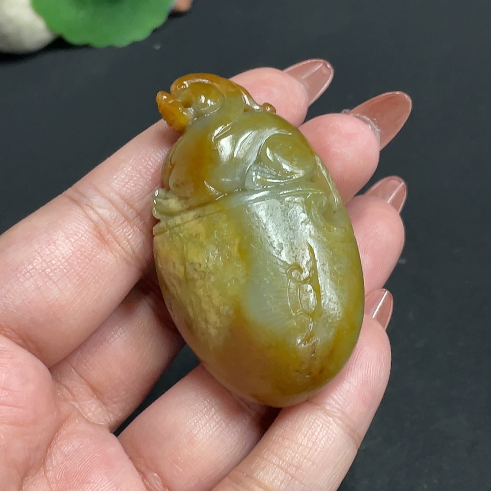 H34004887 Hetian Jade Pendant, Auspicious Beast, Total Weight Approx. 52.2g, Undetermined Skin Color Origin
