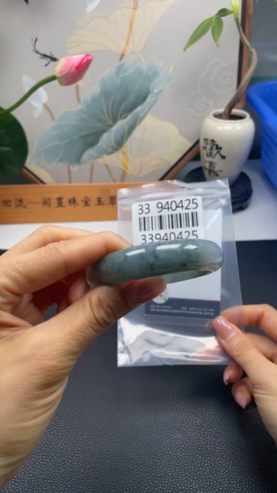 F33940425 Jadeite Round Bangle, Total Weight Approximately 56g, Size 51