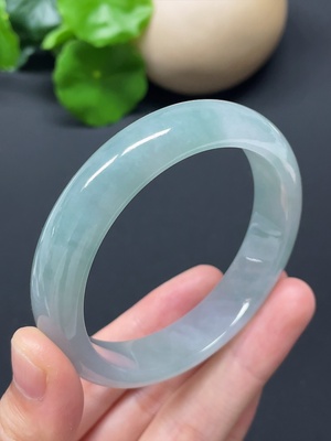 F41879846 翡翠正圈手镯 货品总重量约48.98g 圈口53.5