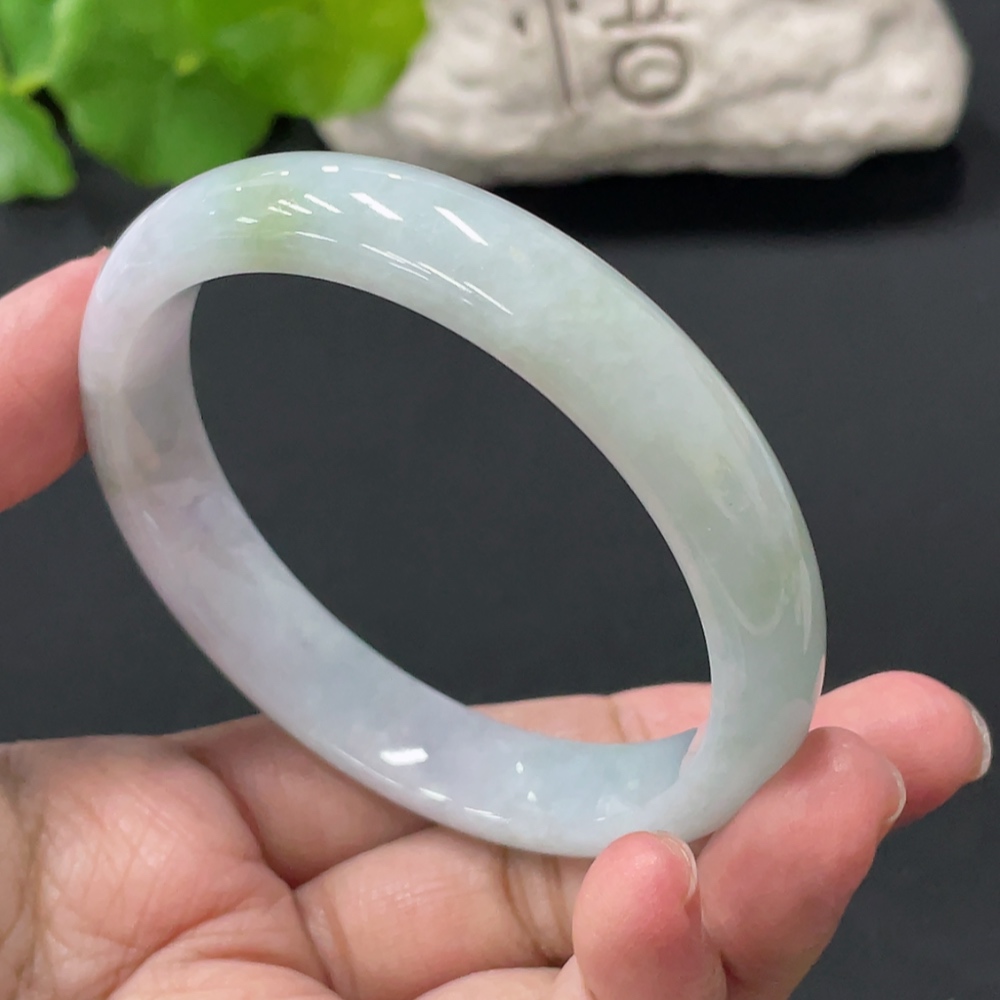 F35080720 Jadeite Round Bangle, Total Weight Approx. 51.6g, Size 59.2
