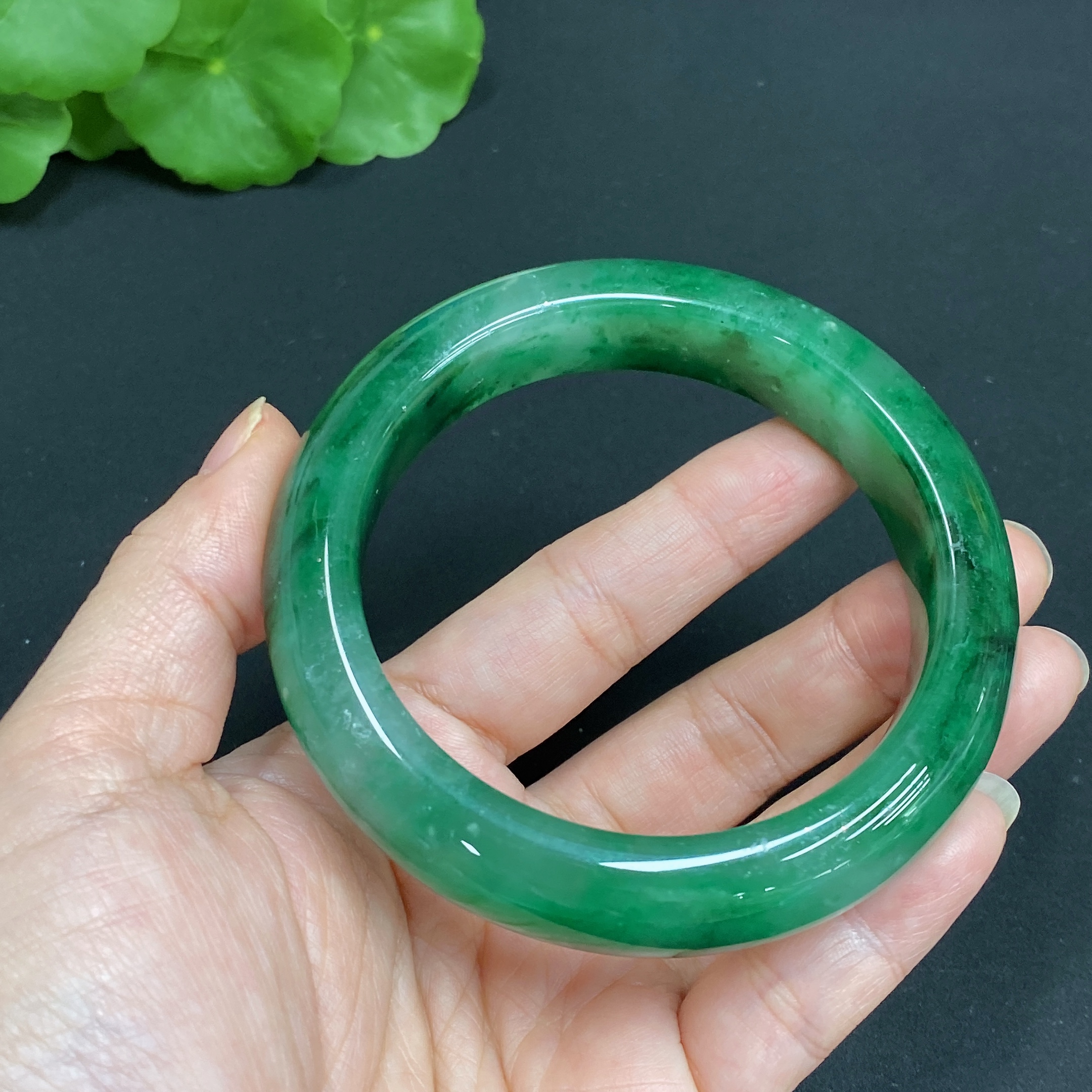 H34015501 African Emerald (Dulong Jade) Round Bracelet