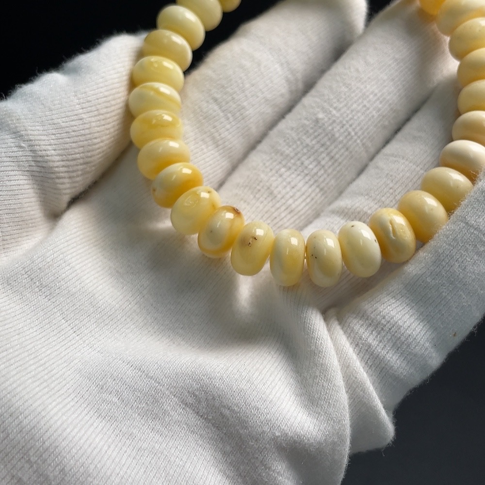 C27133554 Amber Beeswax Bracelet, Approx. 10mm Beads, Total Weight Approx. 12.20g