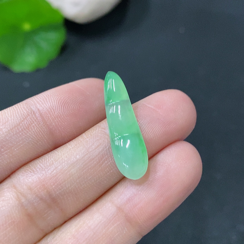 F31587395 Jadeite Inlaid Lucky Bean