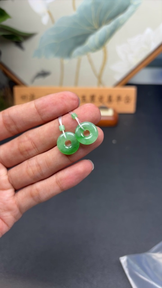 F34064133 Jadeite Pendants Sell as a Lot