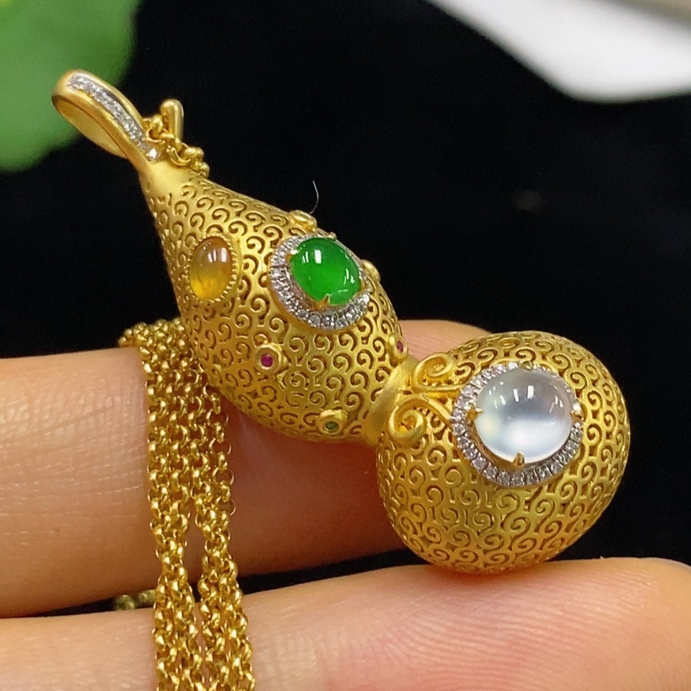 F34976089 Jadeite Inlaid Pendant 18k with Diamond Accents Total Weight Approx. 7.63g (Including Chain) Yellow Bead Color Origin Undetermined