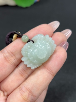 H46520472 和田玉挂件 八方来财 货品总重约【含绳】15.7g