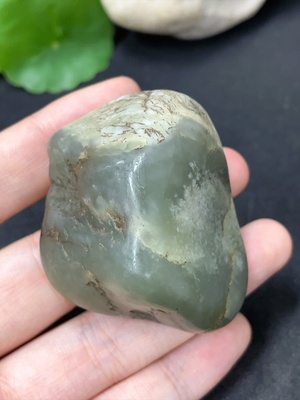 H41815017 和田玉       货品总重约78.2g   含其他矿物成份