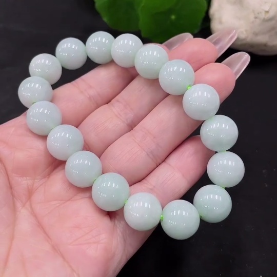 F35082323 Jadeite bracelet, approx. 12.1mm, total weight approx. 52.3g